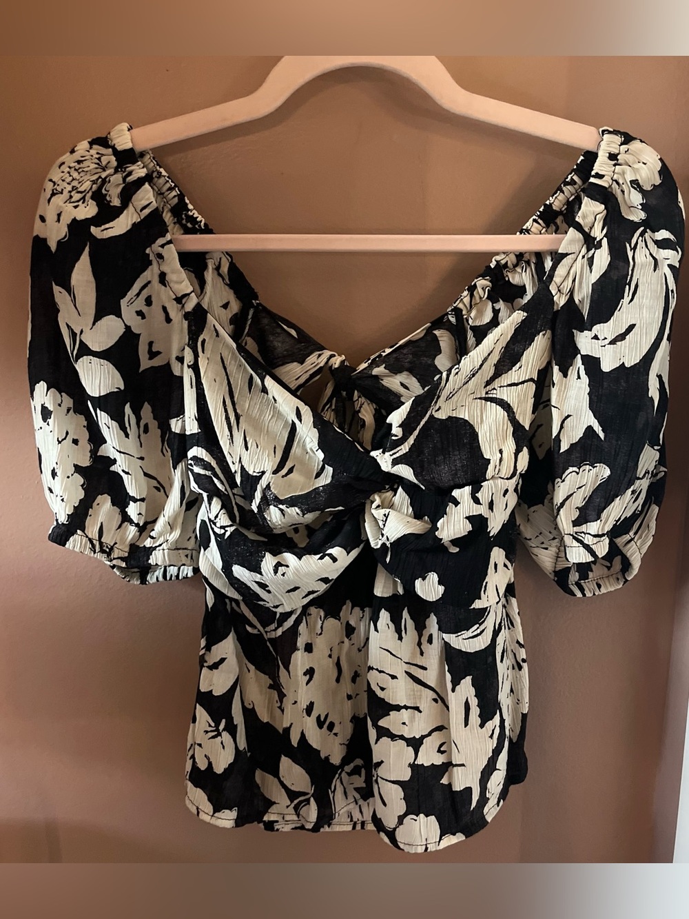 Mango MNG Black and Cream Floral Textured Tie Open Back Puff Sleeve Blouse Top